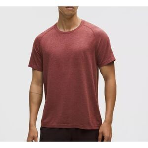 Men Lululemon Metal Vent Tech Short-Sleeve Shirt in Redwood Size Medium